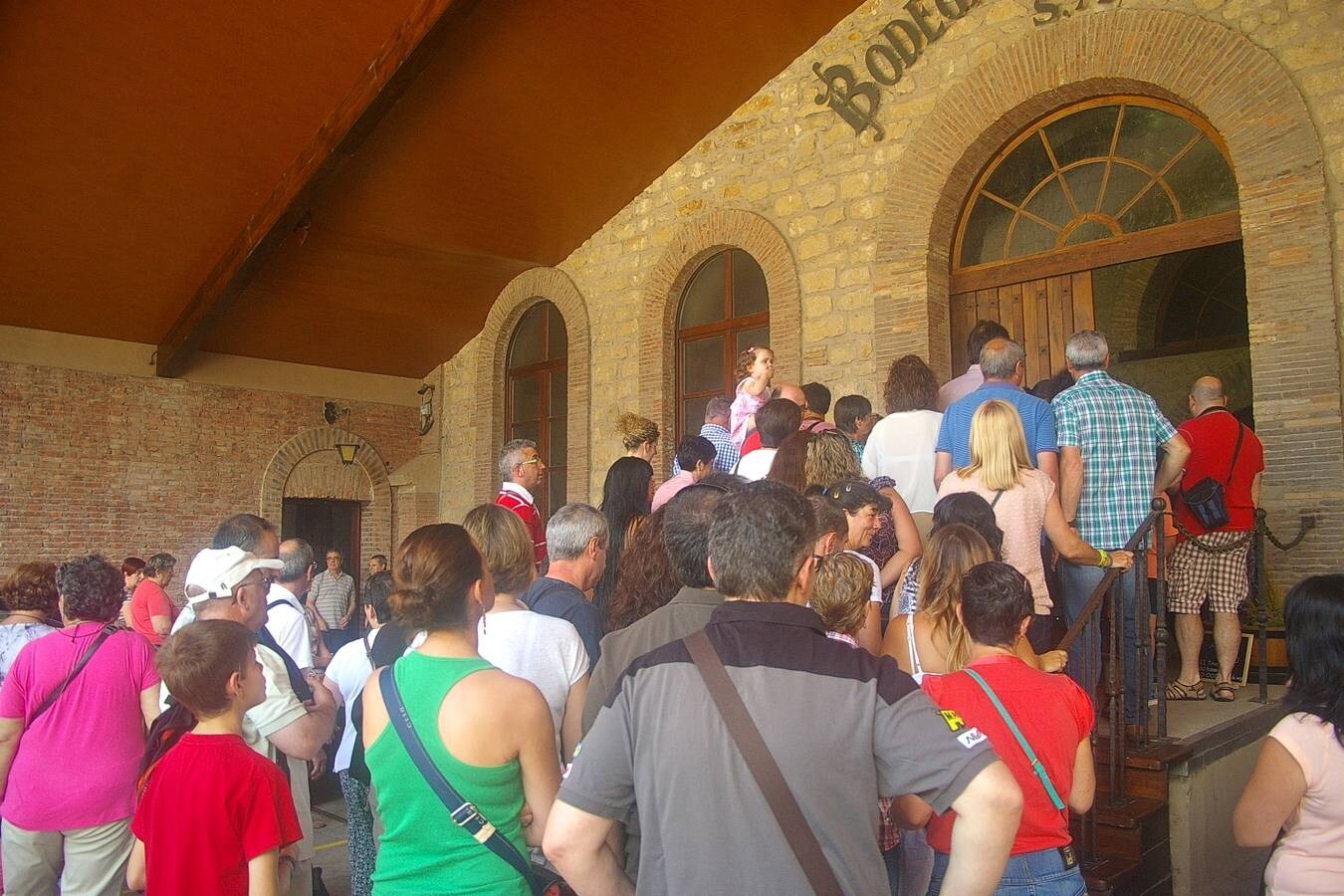 Jornada de puertas abiertas en Bodegas Riojanas en Cenicero